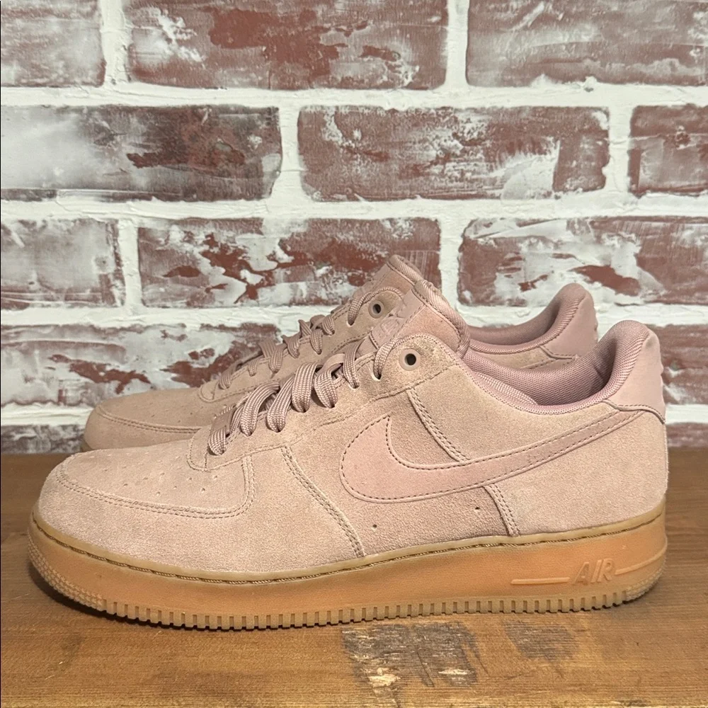 Nike Air Force 1 07 LV8 Suede 'Particle Pink Gum AA1117 600‎ Men’s Sz 10.5 Rare
